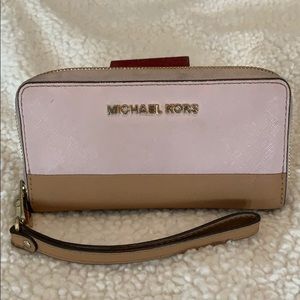 Michal Kors wallet wristlet